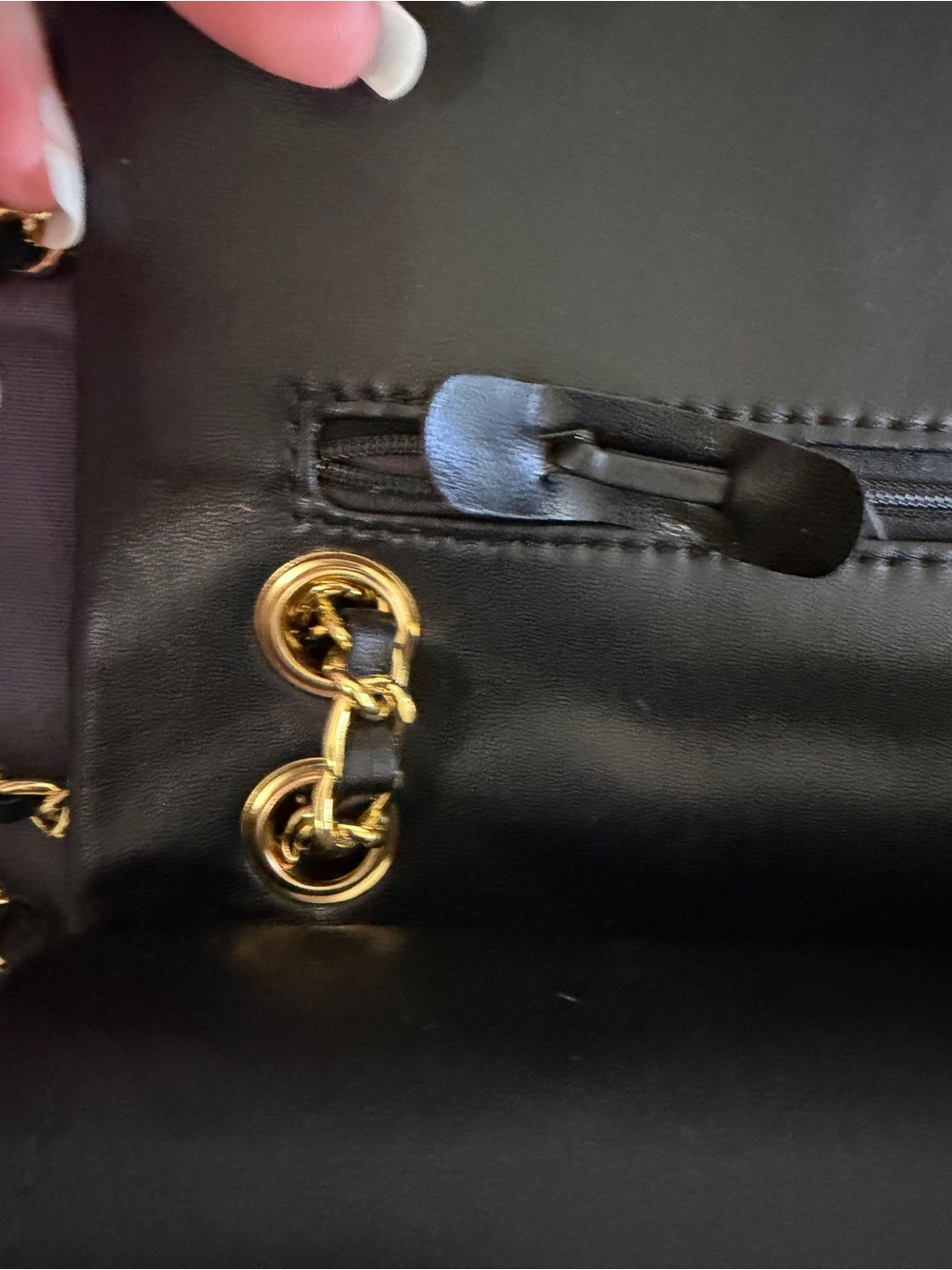 CHANEL Black Quilted Shoulder Bag with Gold Chain
with dust bag. No Box - Picture 3 of 9